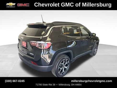 Used 2024 Jeep Compass Latitude AWD/4WD image 4