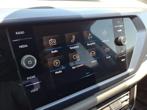 Certified 2023 Volkswagen Taos SE FWD image 28