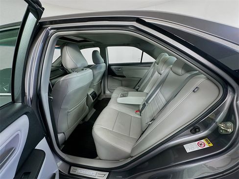 Used 2017 Toyota Camry XLE image 24