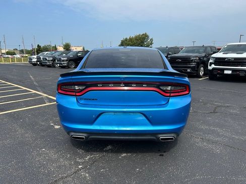 Used 2019 Dodge Charger SXT w/ Blacktop Package RWD image 10