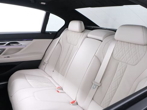 Used 2022 BMW 750i xDrive w/ Executive Package AWD/4WD image 33