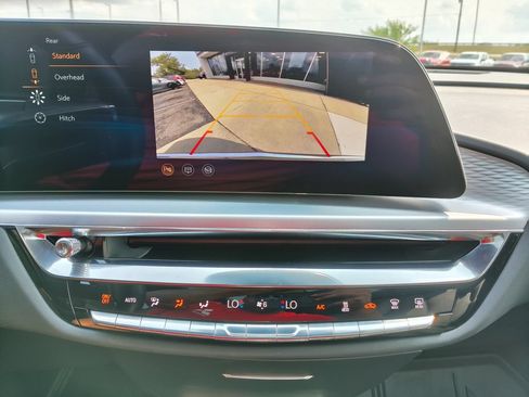 Used 2024 Cadillac Lyriq Luxury AWD/4WD image 31
