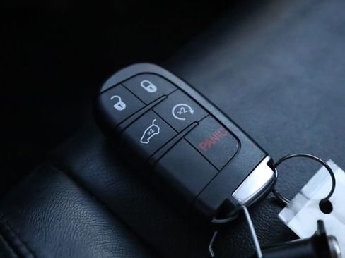 Used 2020 Dodge Durango GT image 28