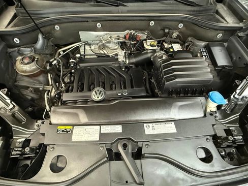 Used 2020 Volkswagen Atlas Cross Sport SE w/ Panoramic Sunroof Package FWD image 41
