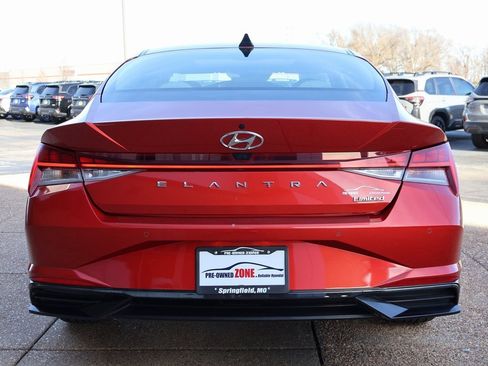 Certified 2022 Hyundai Elantra Limited image 5