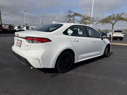Certified 2024 Toyota Corolla LE image 9