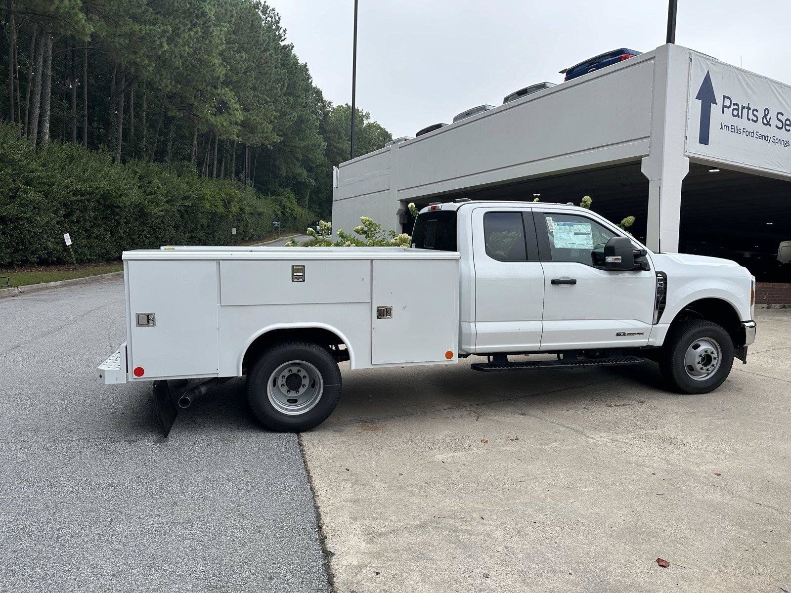 New 2025 Ford F350 XL w/ XL Chrome Package AWD/4WD image 8