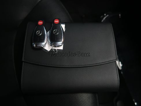 Used 2011 Mercedes-Benz SL 550 image 30