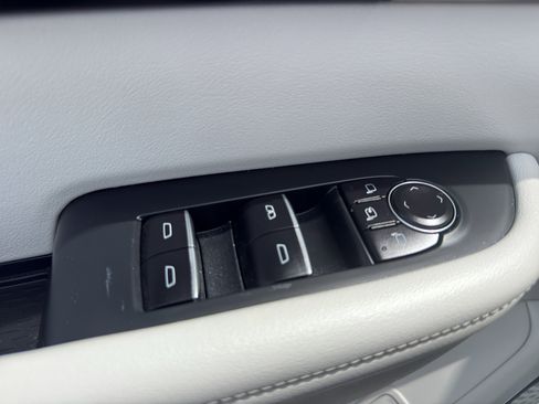 Certified 2025 Buick Enclave Avenir w/ Super Cruise Package FWD image 11