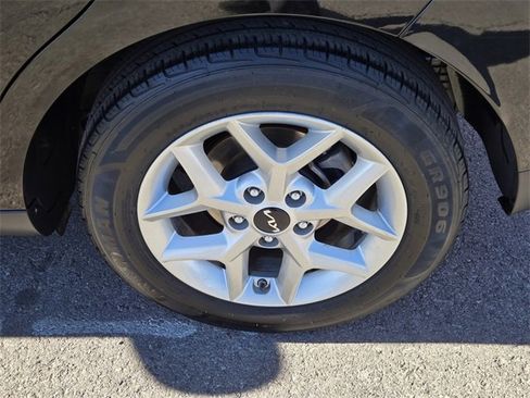 Used 2023 Kia Soul LX w/ LX Technology Package image 10