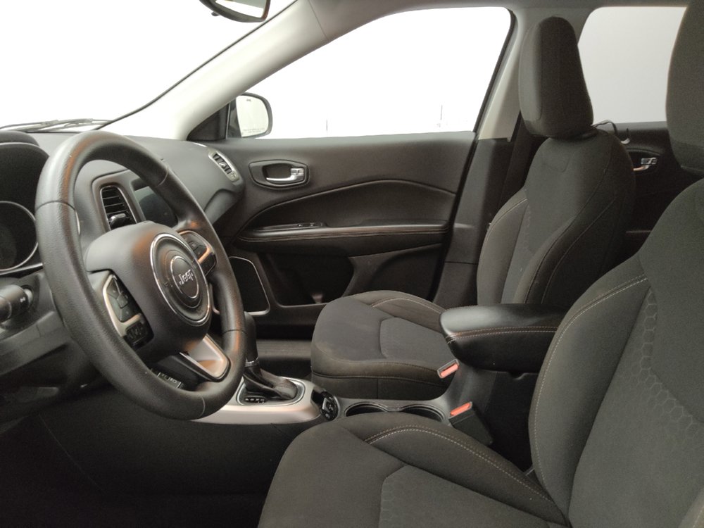 Used 2018 Jeep Compass Sport w/ Tech Group FWD image 17