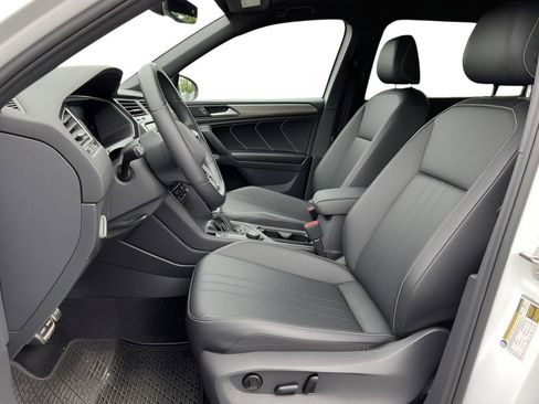 Used 2023 Volkswagen Tiguan SE R-Line AWD/4WD image 6