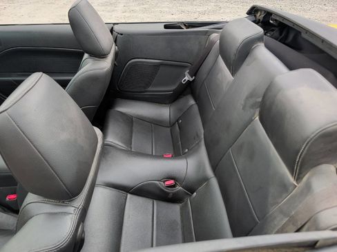 Used 2005 Ford Mustang Premium RWD image 18