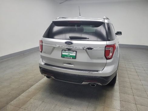 Used 2018 Ford Explorer XLT w/ Equipment Group 201A AWD/4WD image 7
