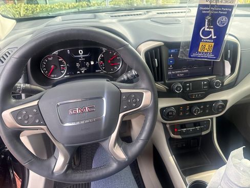 Used 2024 GMC Terrain Denali w/ Denali Premium Package AWD/4WD image 4