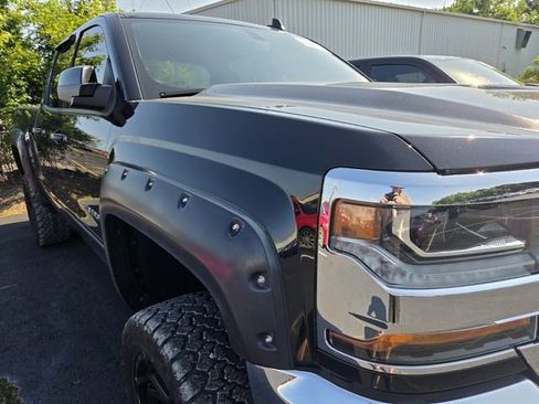 Used 2018 Chevrolet Silverado 1500 LT AWD/4WD image 4