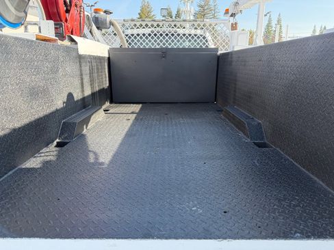 Used 2019 Ford F550 XLT image 16