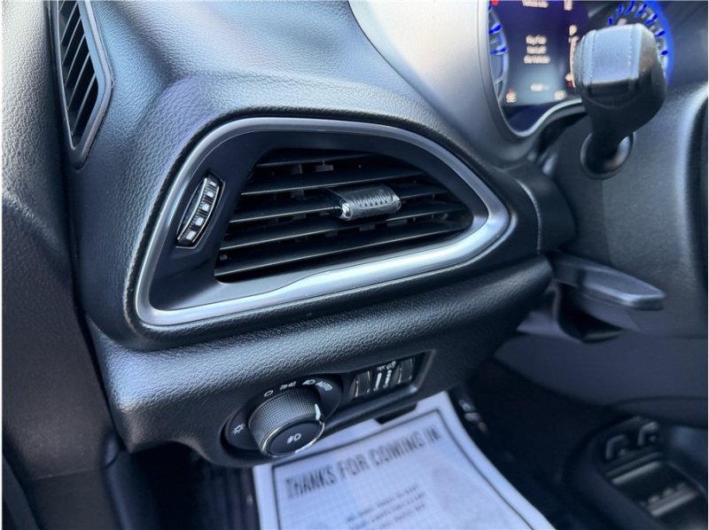 Used 2019 Chrysler Pacifica Touring-L Plus w/ Advanced Safetytec Group FWD image 39