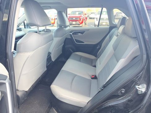 Used 2020 Toyota RAV4 Limited image 13