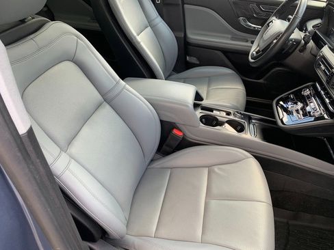 Used 2022 Lincoln Corsair AWD w/ Premium Package image 12