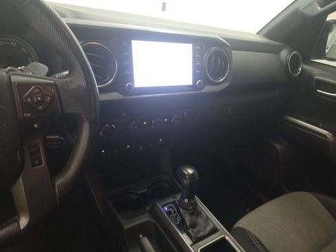 Used 2020 Toyota Tacoma TRD Sport w/ Technology Package image 22