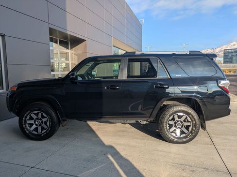 Used 2021 Toyota 4Runner SR5 Premium w/ Moonroof Package image 9