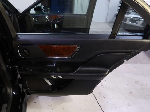 Used 2018 Lincoln Continental Reserve image 32