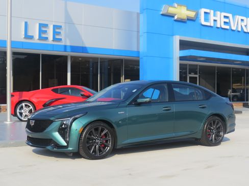 Used 2026 Cadillac CT5 V w/ Technology Package RWD image 2