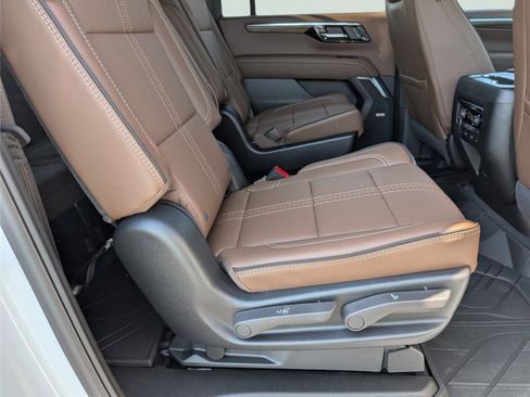 New 2026 Chevrolet Suburban High Country AWD/4WD image 25