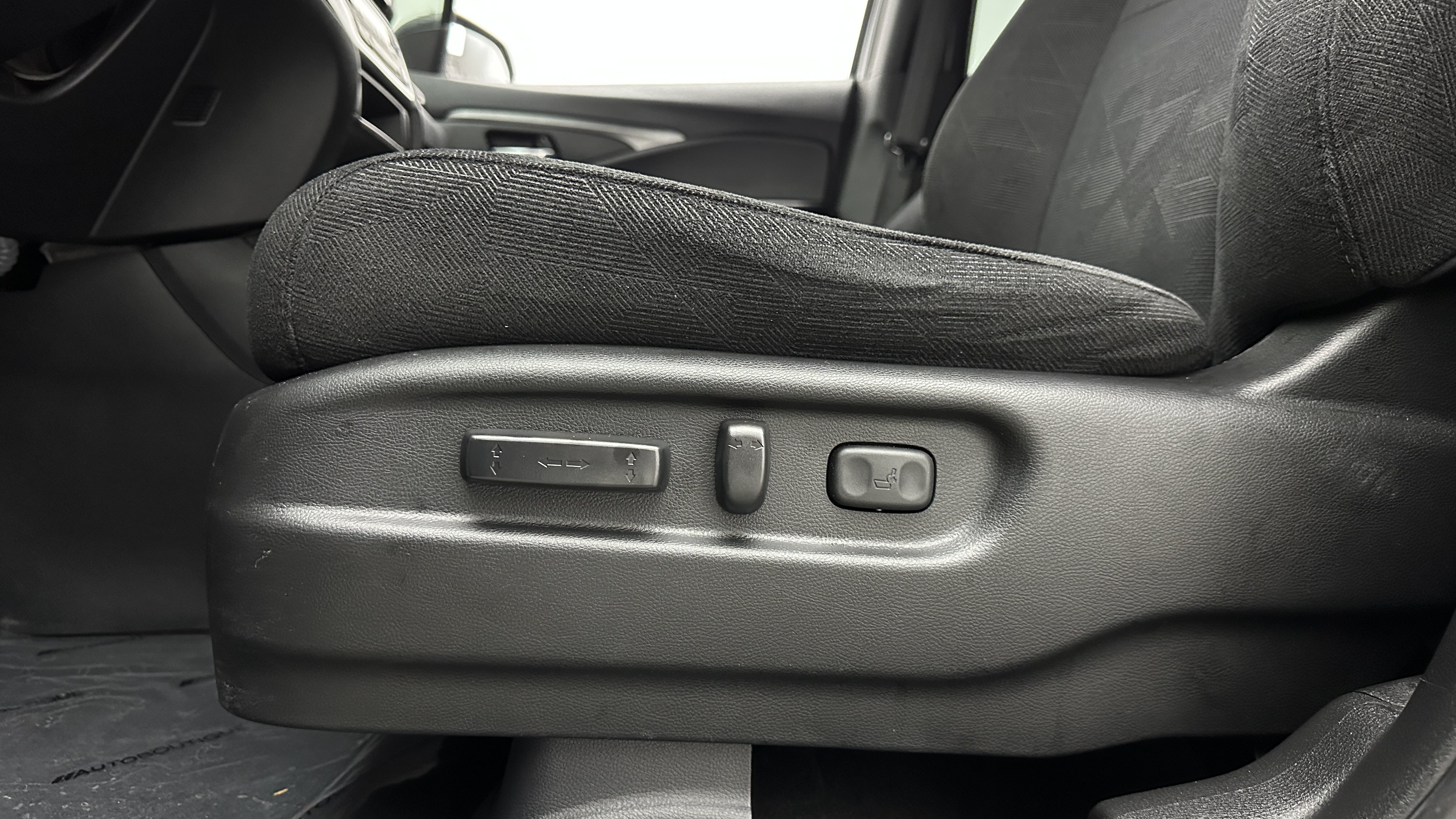 Used 2022 Honda Pilot Sport image 14