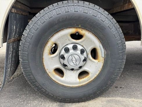 Used 2016 Chevrolet Express 3500 RWD image 46