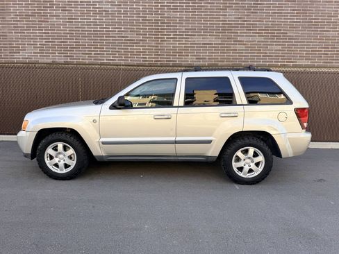 Used 2009 Jeep Grand Cherokee Laredo AWD/4WD image 4