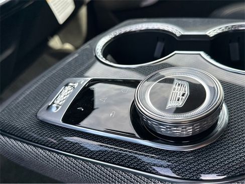 New 2026 Cadillac Optiq Luxury 2 image 22