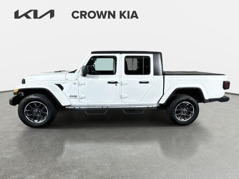 Used 2023 Jeep Gladiator Overland AWD/4WD image 9