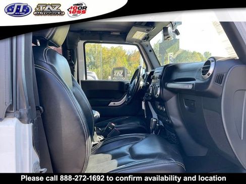 Used 2017 Jeep Wrangler Sahara w/ Connectivity Group image 13
