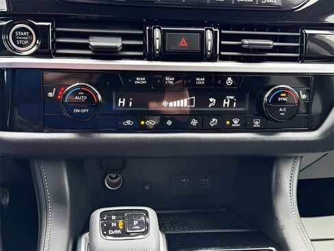 Used 2024 Nissan Pathfinder SL image 16