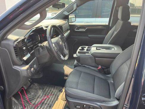 Used 2023 Chevrolet Silverado 1500 LT AWD/4WD image 5
