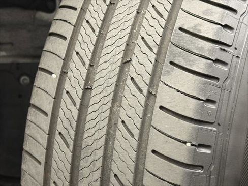 Certified 2023 Toyota Highlander L image 38