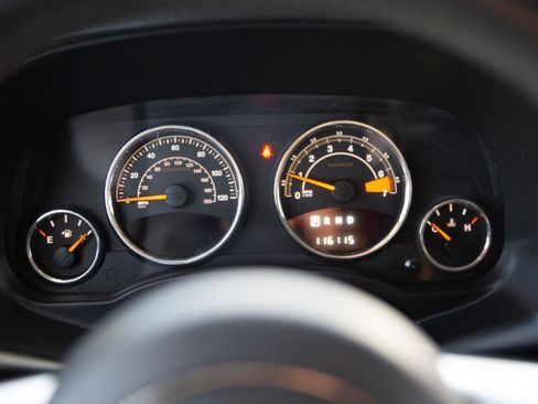 Used 2015 Jeep Compass Latitude image 12