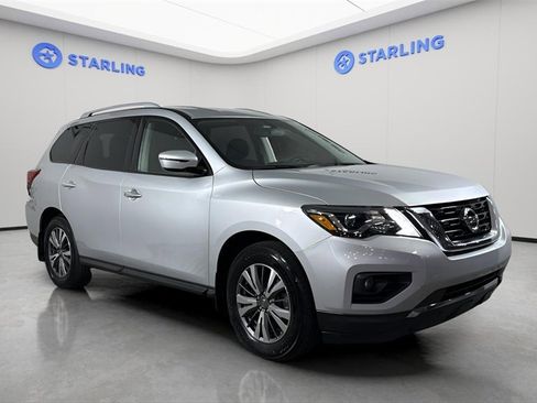 Used 2020 Nissan Pathfinder SV image 13