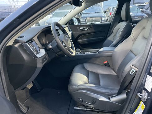 Used 2025 Volvo XC60 B5 Plus image 42