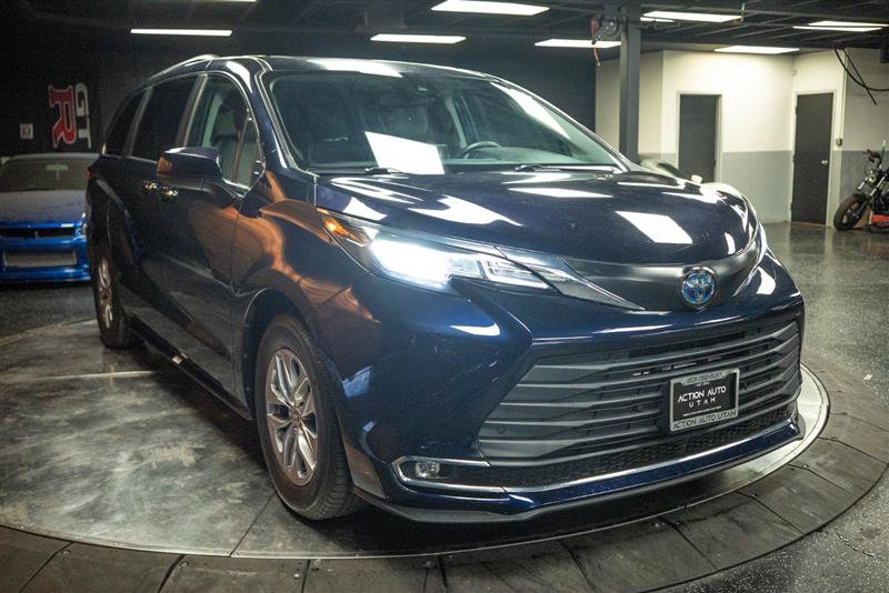 Used 2023 Toyota Sienna XLE FWD image 5