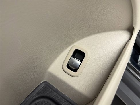 Used 2024 Mercedes-Benz GLC 300 image 51