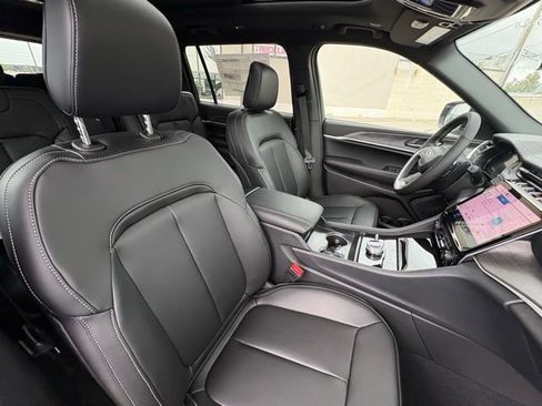 New 2025 Jeep Grand Cherokee L Limited w/ Black Appearance Package image 34