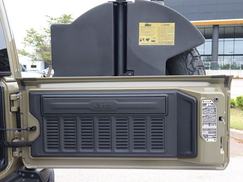 New 2025 Jeep Wrangler Unlimited Rubicon w/ Technology Group image 22