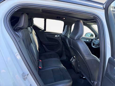 Used 2021 Volvo XC40 T5 R-Design w/ Climate Package AWD/4WD image 18