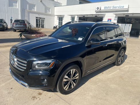 Used 2025 Mercedes-Benz GLB 250 4MATIC w/ Winter Package image 1