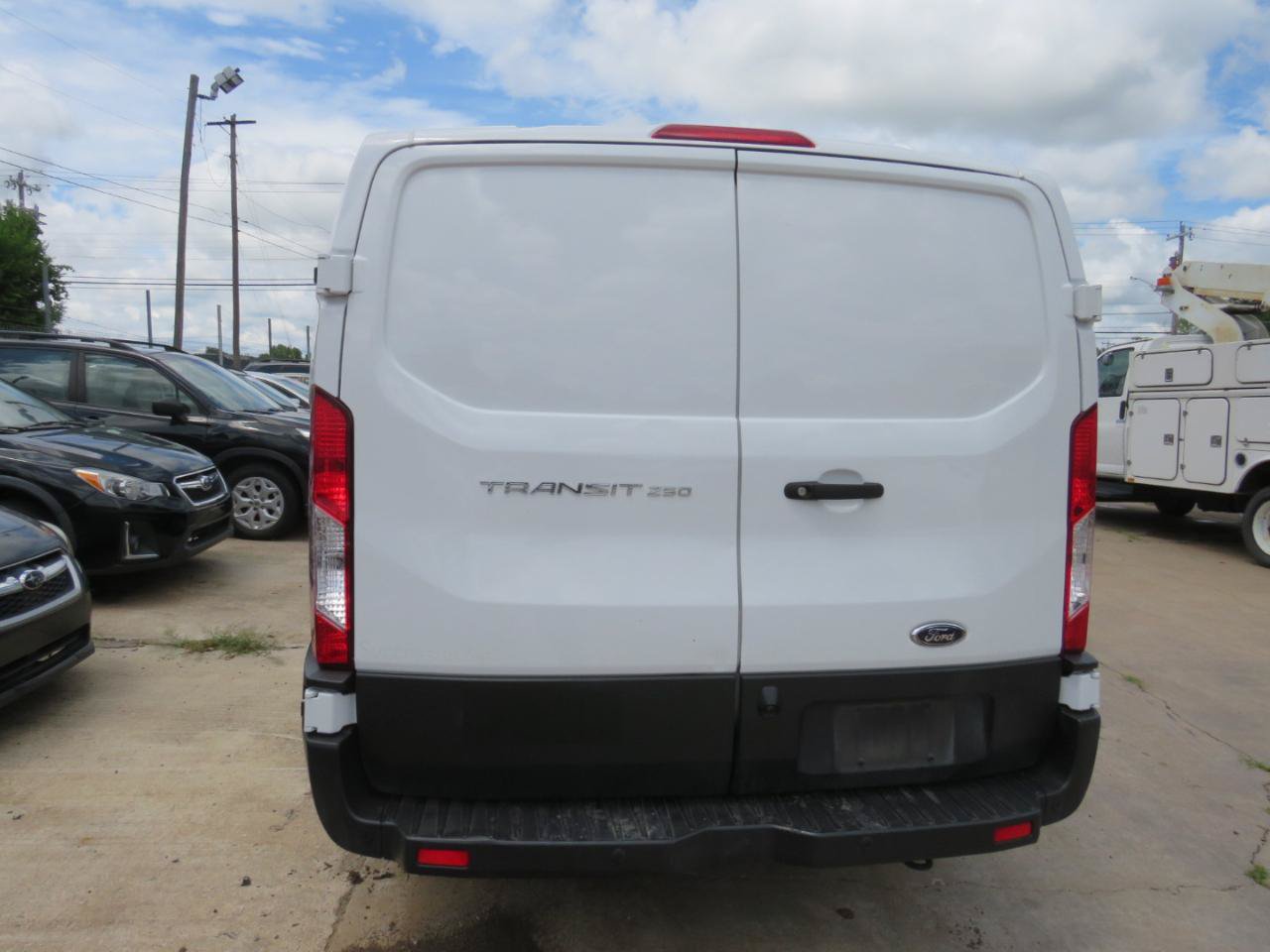Used 2019 Ford Transit 250 130 Low Roof RWD image 5