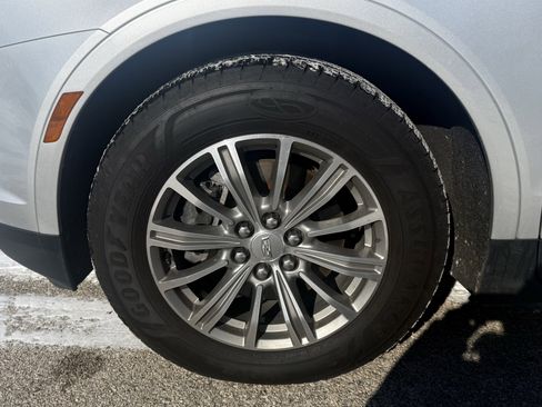 Used 2017 Cadillac XT5 Luxury w/ Driver Awareness Package image 11