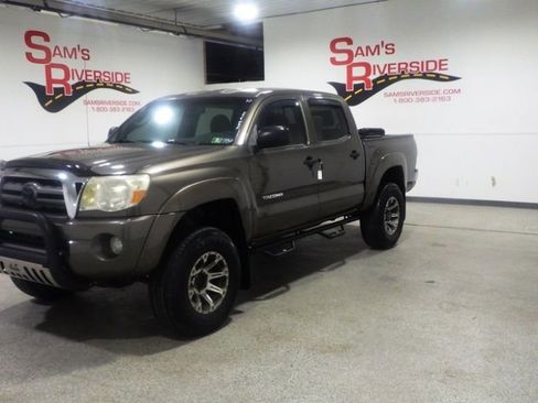 Used 2010 Toyota Tacoma 4x4 Double Cab image 1